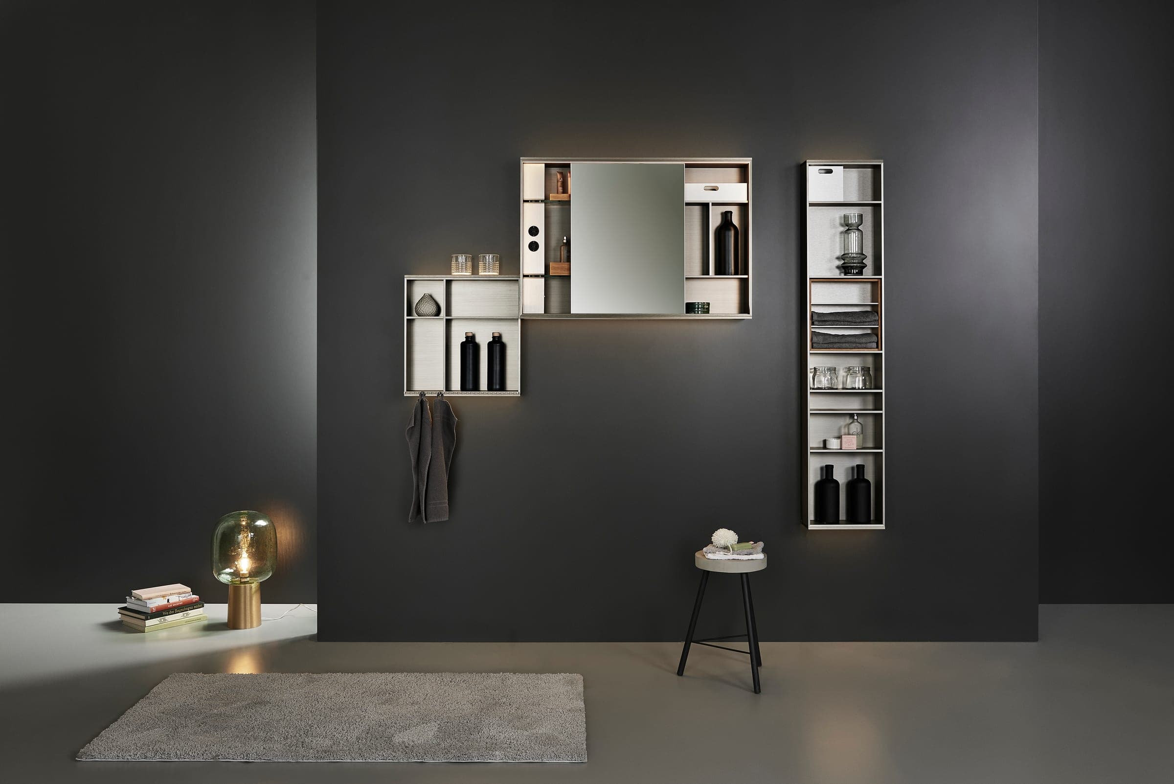 Aluminium mirror cabinet by Modal Concept